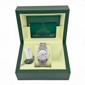 Esplora la raffinata collezione di orologi di lusso di Baraka Srl, situata nel cuore di Milano, in Piazza Missori 3. Con un'ampia selezione di orologi esclusivi, il nostro showroom rappresenta l'eleganza e la maestria orologiaia. Scopri i modelli unici e senza tempo, perfetti per chi cerca l'eccellenza in ogni dettaglio. Baraka Srl, un punto di riferimento per gli appassionati di orologi di alta classe, ti aspetta a Milano.