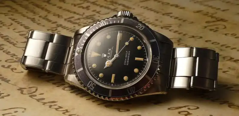 Esplora la raffinata collezione di orologi di lusso di Baraka Srl, situata nel cuore di Milano, in Piazza Missori 3. Con un'ampia selezione di orologi esclusivi, il nostro showroom rappresenta l'eleganza e la maestria orologiaia. Scopri i modelli unici e senza tempo, perfetti per chi cerca l'eccellenza in ogni dettaglio. Baraka Srl, un punto di riferimento per gli appassionati di orologi di alta classe, ti aspetta a Milano.