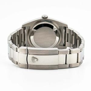 Esplora la raffinata collezione di orologi di lusso di Baraka Srl, situata nel cuore di Milano, in Piazza Missori 3. Con un'ampia selezione di orologi esclusivi, il nostro showroom rappresenta l'eleganza e la maestria orologiaia. Scopri i modelli unici e senza tempo, perfetti per chi cerca l'eccellenza in ogni dettaglio. Baraka Srl, un punto di riferimento per gli appassionati di orologi di alta classe, ti aspetta a Milano.