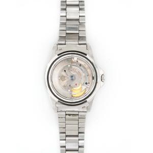 Esplora la raffinata collezione di orologi di lusso di Baraka Srl, situata nel cuore di Milano, in Piazza Missori 3. Con un'ampia selezione di orologi esclusivi, il nostro showroom rappresenta l'eleganza e la maestria orologiaia. Scopri i modelli unici e senza tempo, perfetti per chi cerca l'eccellenza in ogni dettaglio. Baraka Srl, un punto di riferimento per gli appassionati di orologi di alta classe, ti aspetta a Milano.