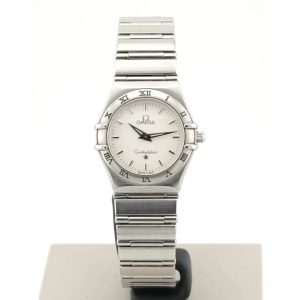 Esplora la raffinata collezione di orologi di lusso di Baraka Srl, situata nel cuore di Milano, in Piazza Missori 3. Con un'ampia selezione di orologi esclusivi, il nostro showroom rappresenta l'eleganza e la maestria orologiaia. Scopri i modelli unici e senza tempo, perfetti per chi cerca l'eccellenza in ogni dettaglio. Baraka Srl, un punto di riferimento per gli appassionati di orologi di alta classe, ti aspetta a Milano.