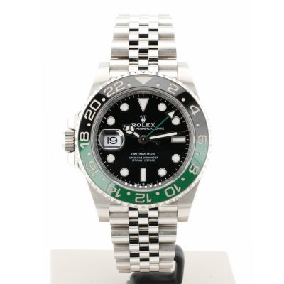 Esplora la raffinata collezione di orologi di lusso di Baraka Srl, situata nel cuore di Milano, in Piazza Missori 3. Con un'ampia selezione di orologi esclusivi, il nostro showroom rappresenta l'eleganza e la maestria orologiaia. Scopri i modelli unici e senza tempo, perfetti per chi cerca l'eccellenza in ogni dettaglio. Baraka Srl, un punto di riferimento per gli appassionati di orologi di alta classe, ti aspetta a Milano.