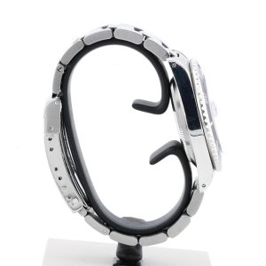 Esplora la raffinata collezione di orologi di lusso di Baraka Srl, situata nel cuore di Milano, in Piazza Missori 3. Con un'ampia selezione di orologi esclusivi, il nostro showroom rappresenta l'eleganza e la maestria orologiaia. Scopri i modelli unici e senza tempo, perfetti per chi cerca l'eccellenza in ogni dettaglio. Baraka Srl, un punto di riferimento per gli appassionati di orologi di alta classe, ti aspetta a Milano.