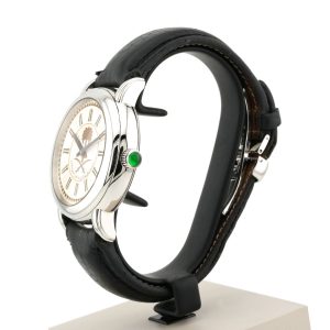 Esplora la raffinata collezione di orologi di lusso di Baraka Srl, situata nel cuore di Milano, in Piazza Missori 3. Con un'ampia selezione di orologi esclusivi, il nostro showroom rappresenta l'eleganza e la maestria orologiaia. Scopri i modelli unici e senza tempo, perfetti per chi cerca l'eccellenza in ogni dettaglio. Baraka Srl, un punto di riferimento per gli appassionati di orologi di alta classe, ti aspetta a Milano.