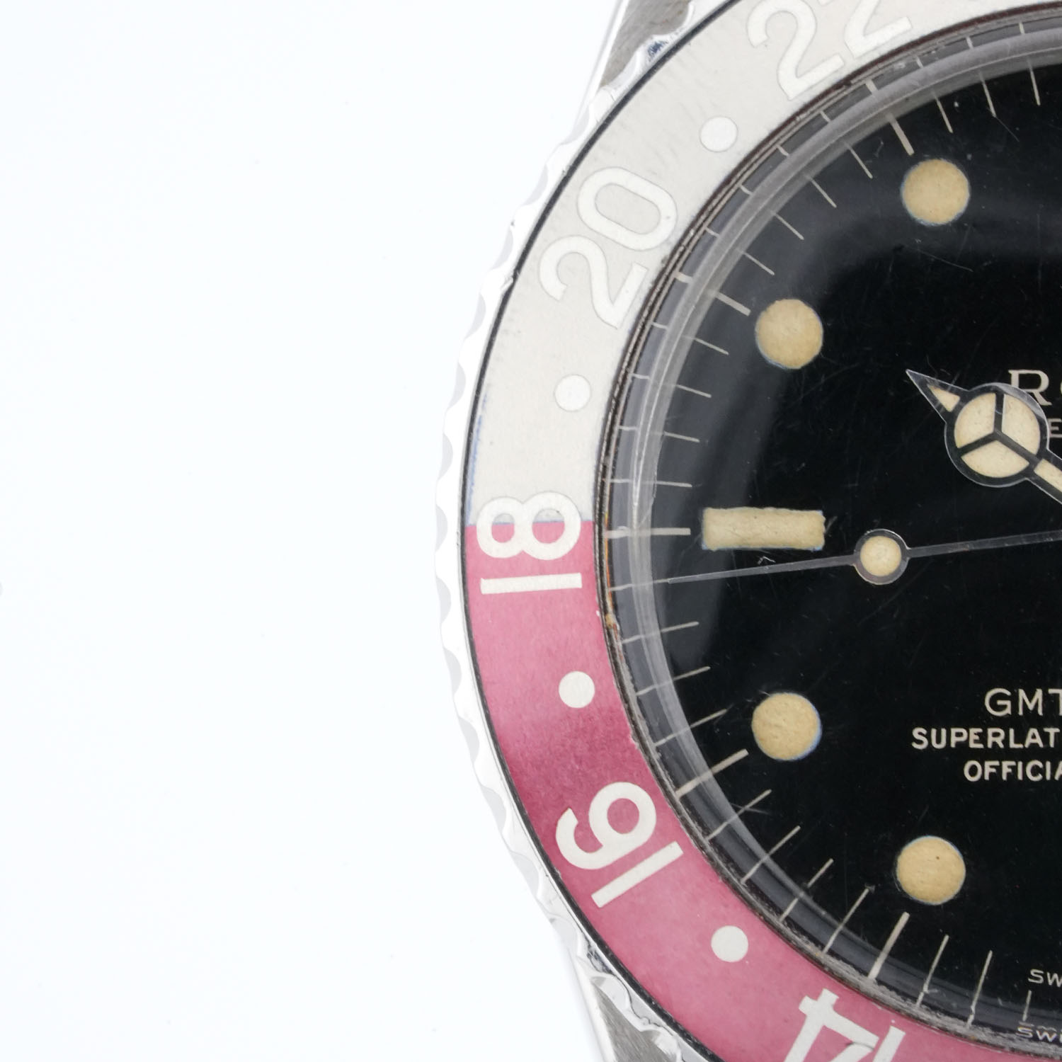 rolex GMT 1675 jpg3 - Baraka Orologi Rolex Esplora la raffinata collezione di orologi di lusso di Baraka Srl, situata nel cuore di Milano, in Piazza Missori 3. Con un'ampia selezione di orologi esclusivi, il nostro showroom rappresenta l'eleganza e la maestria orologiaia. Scopri i modelli unici e senza tempo, perfetti per chi cerca l'eccellenza in ogni dettaglio. Baraka Srl, un punto di riferimento per gli appassionati di orologi di alta classe, ti aspetta a Milano.