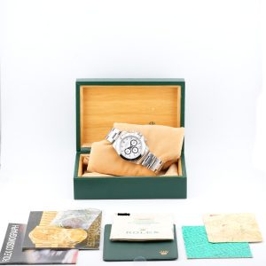 Esplora la raffinata collezione di orologi di lusso di Baraka Srl, situata nel cuore di Milano, in Piazza Missori 3. Con un'ampia selezione di orologi esclusivi, il nostro showroom rappresenta l'eleganza e la maestria orologiaia. Scopri i modelli unici e senza tempo, perfetti per chi cerca l'eccellenza in ogni dettaglio. Baraka Srl, un punto di riferimento per gli appassionati di orologi di alta classe, ti aspetta a Milano.