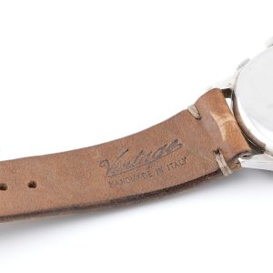 Esplora la raffinata collezione di orologi di lusso di Baraka Srl, situata nel cuore di Milano, in Piazza Missori 3. Con un'ampia selezione di orologi esclusivi, il nostro showroom rappresenta l'eleganza e la maestria orologiaia. Scopri i modelli unici e senza tempo, perfetti per chi cerca l'eccellenza in ogni dettaglio. Baraka Srl, un punto di riferimento per gli appassionati di orologi di alta classe, ti aspetta a Milano.